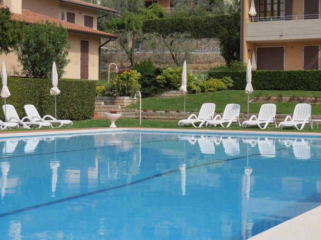 Residence Liana Albisano Torri Del Benaco Bagian luar foto