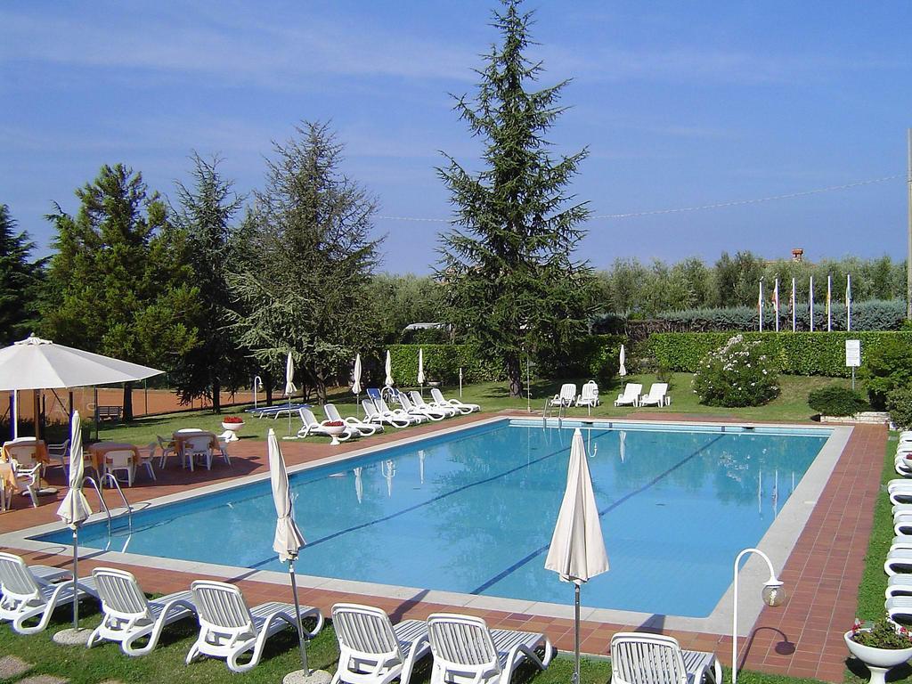 Residence Liana Albisano Torri Del Benaco Bagian luar foto