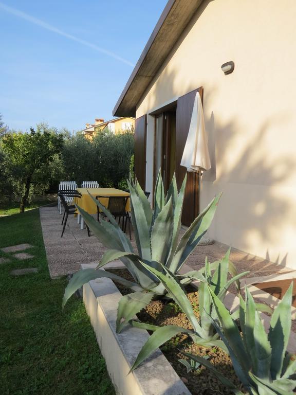 Residence Liana Albisano Torri Del Benaco Bagian luar foto