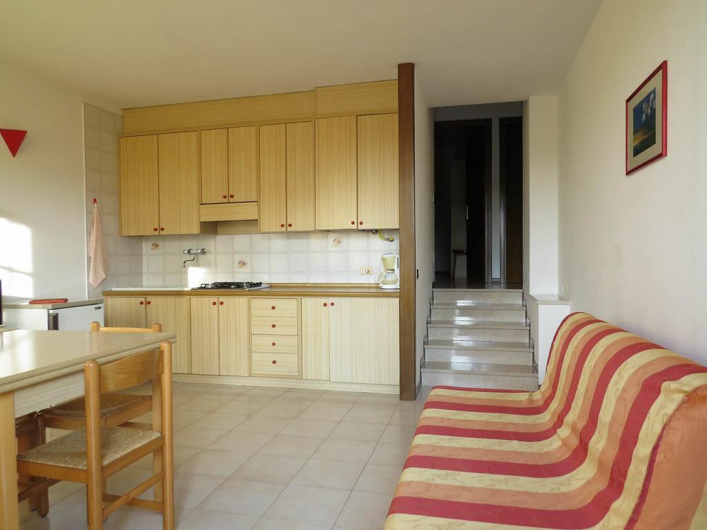 Residence Liana Albisano Torri Del Benaco Bagian luar foto