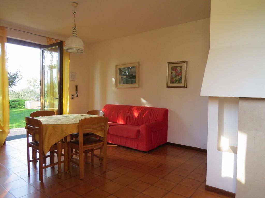 Residence Liana Albisano Torri Del Benaco Bagian luar foto