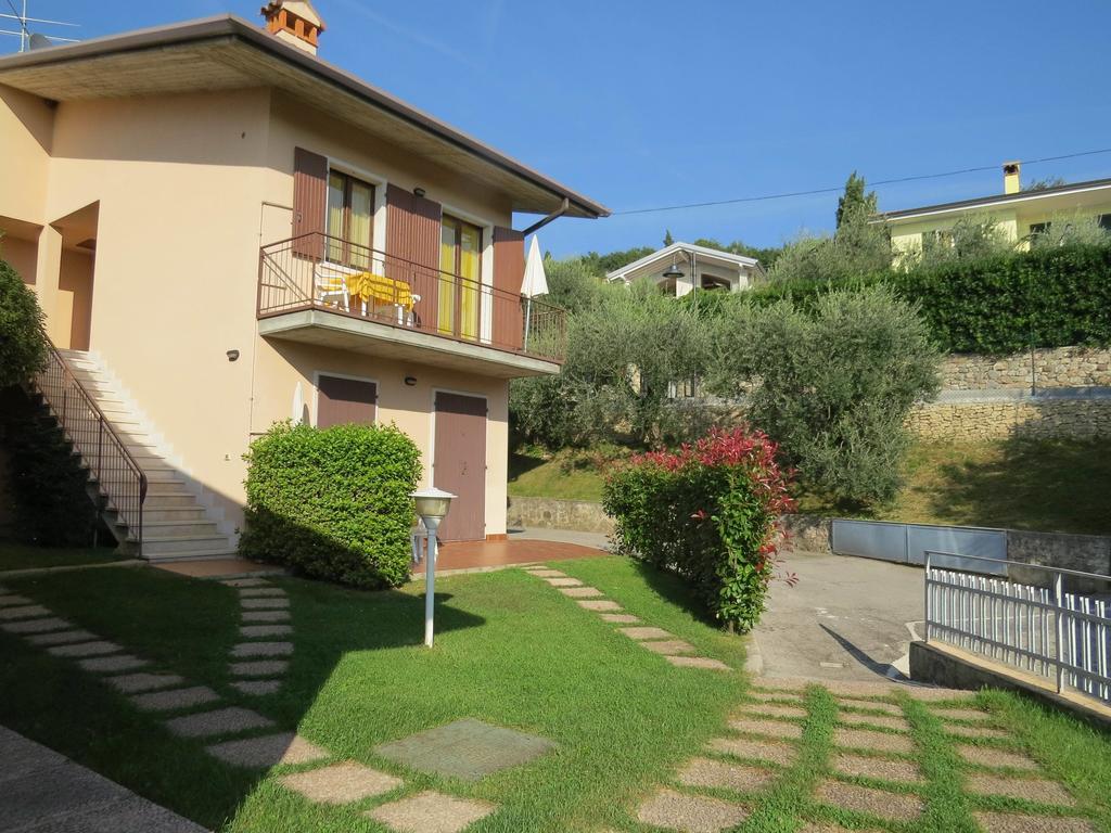 Residence Liana Albisano Torri Del Benaco Bagian luar foto