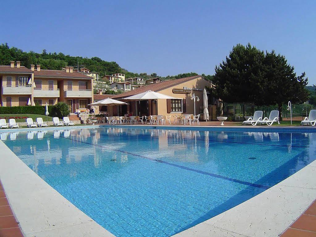 Residence Liana Albisano Torri Del Benaco Bagian luar foto