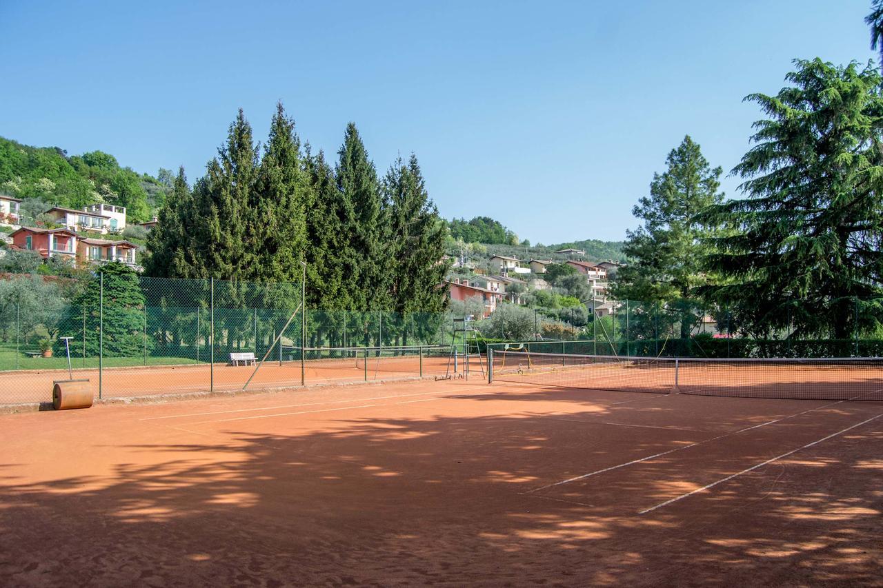 Residence Liana Albisano Torri Del Benaco Bagian luar foto