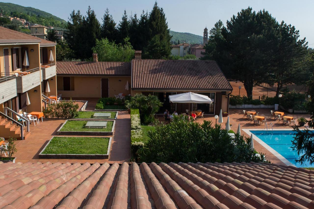 Residence Liana Albisano Torri Del Benaco Bagian luar foto