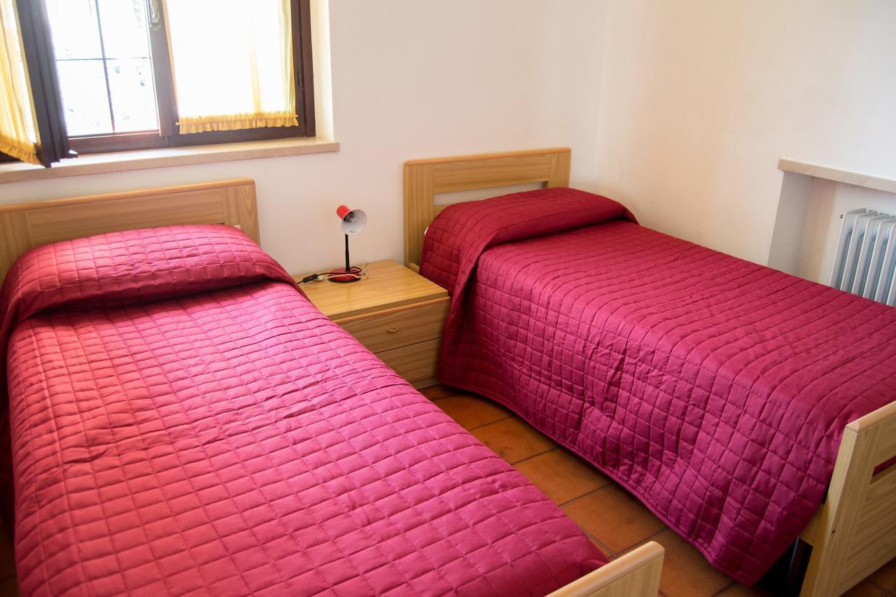 Residence Liana Albisano Torri Del Benaco Bagian luar foto