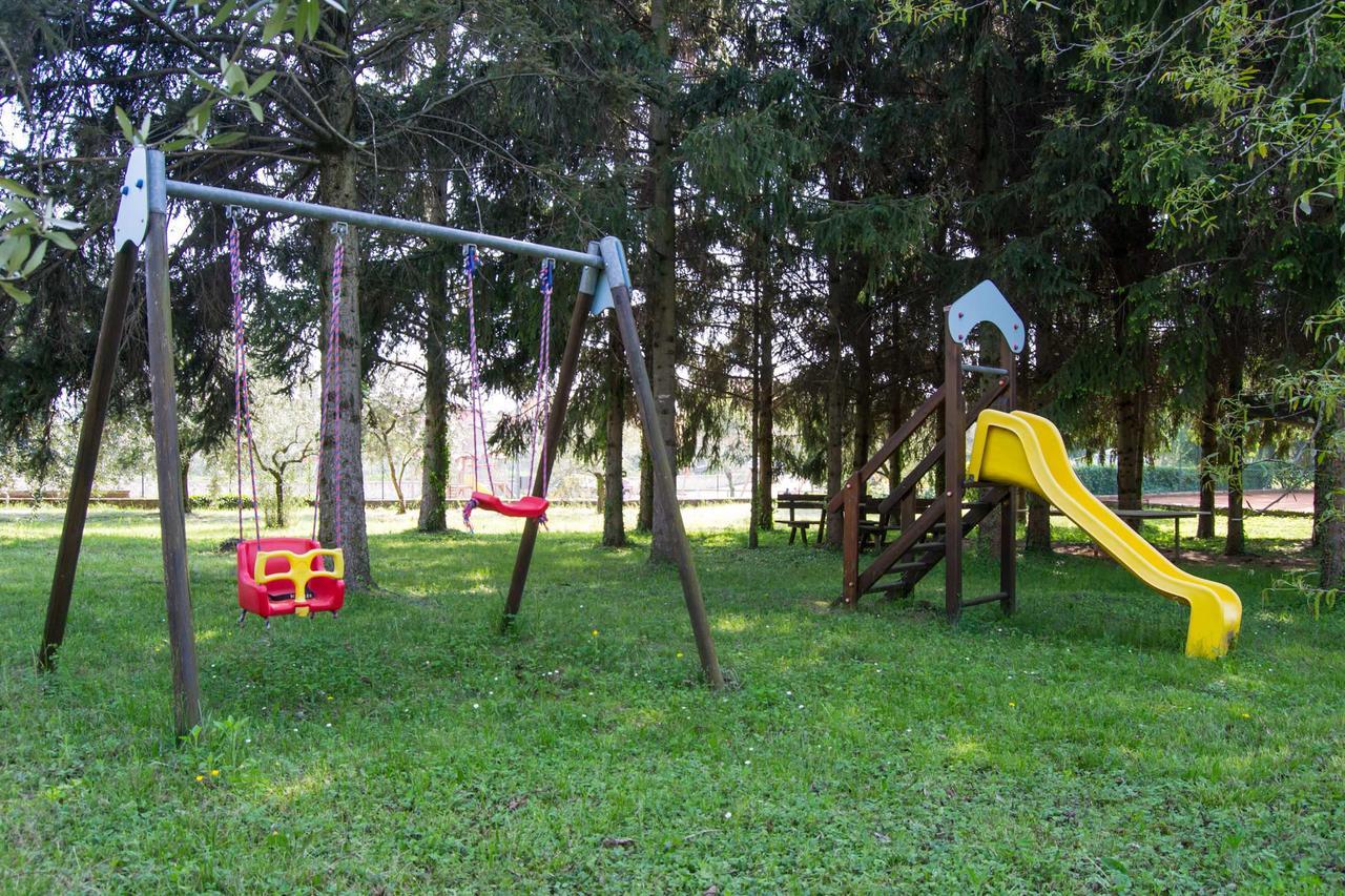 Residence Liana Albisano Torri Del Benaco Bagian luar foto