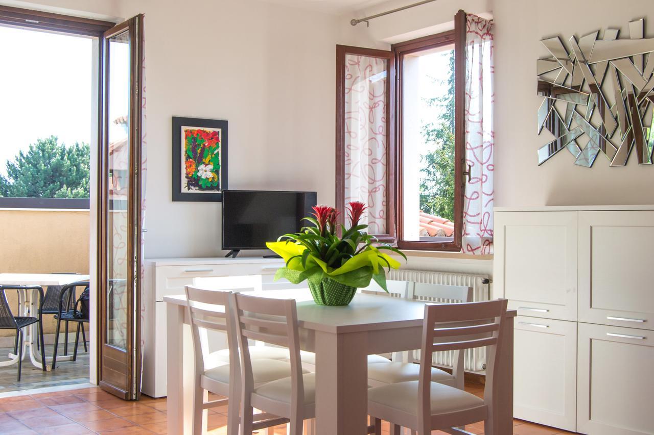 Residence Liana Albisano Torri Del Benaco Bagian luar foto
