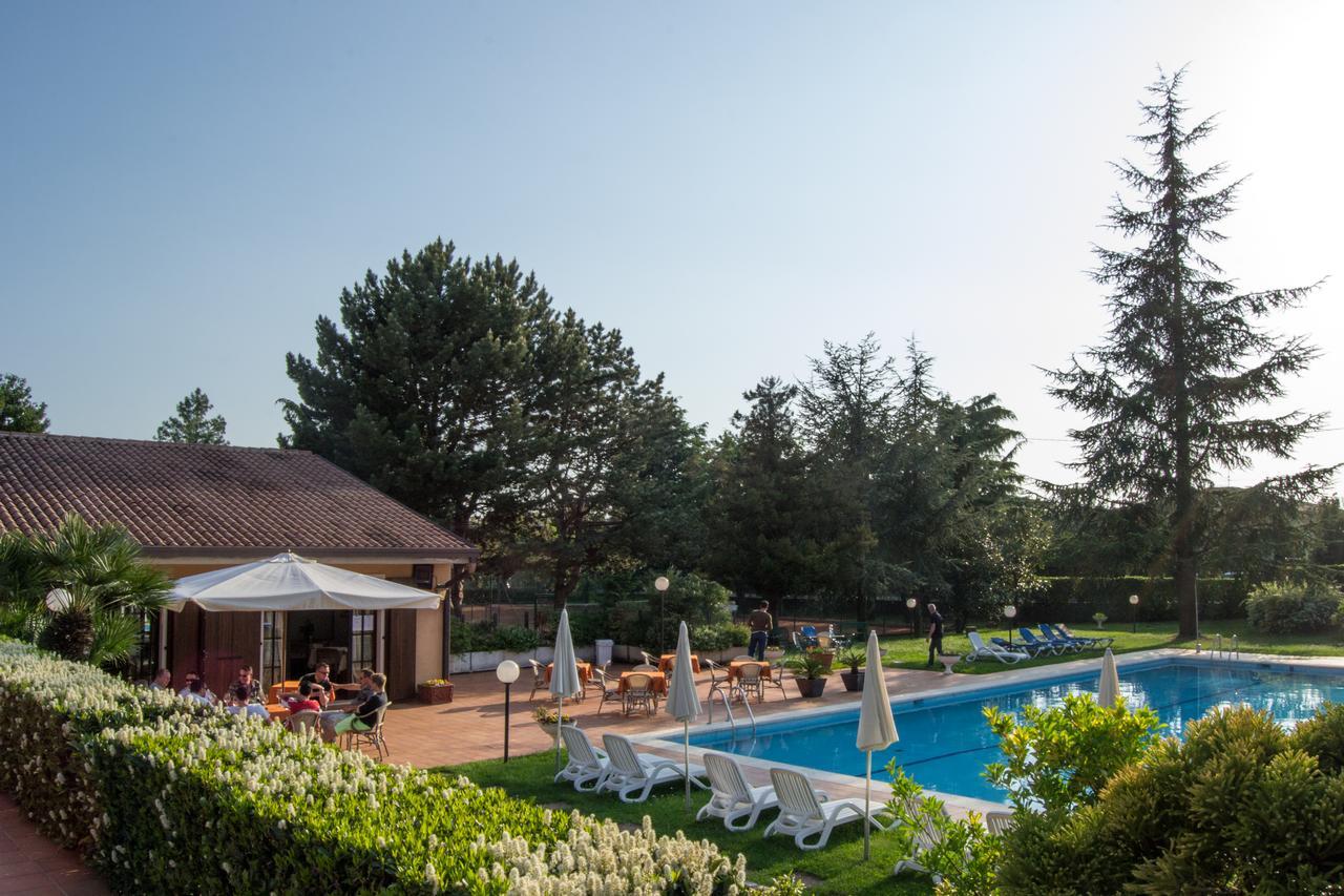 Residence Liana Albisano Torri Del Benaco Bagian luar foto