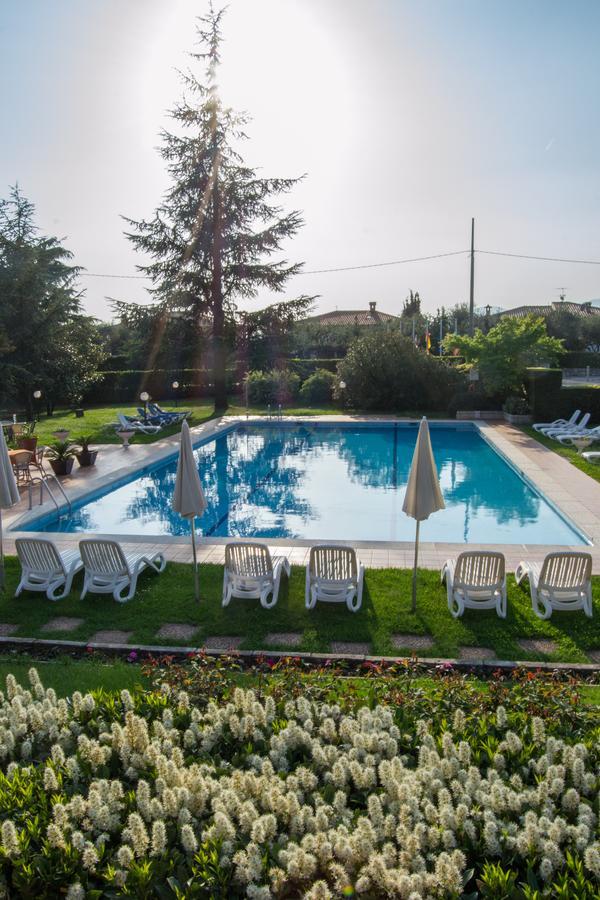 Residence Liana Albisano Torri Del Benaco Bagian luar foto